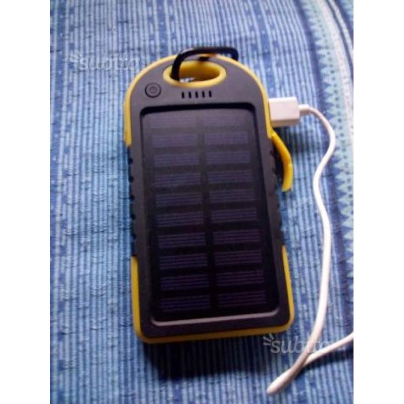 Caricatore smartphone power bank a carica solare c