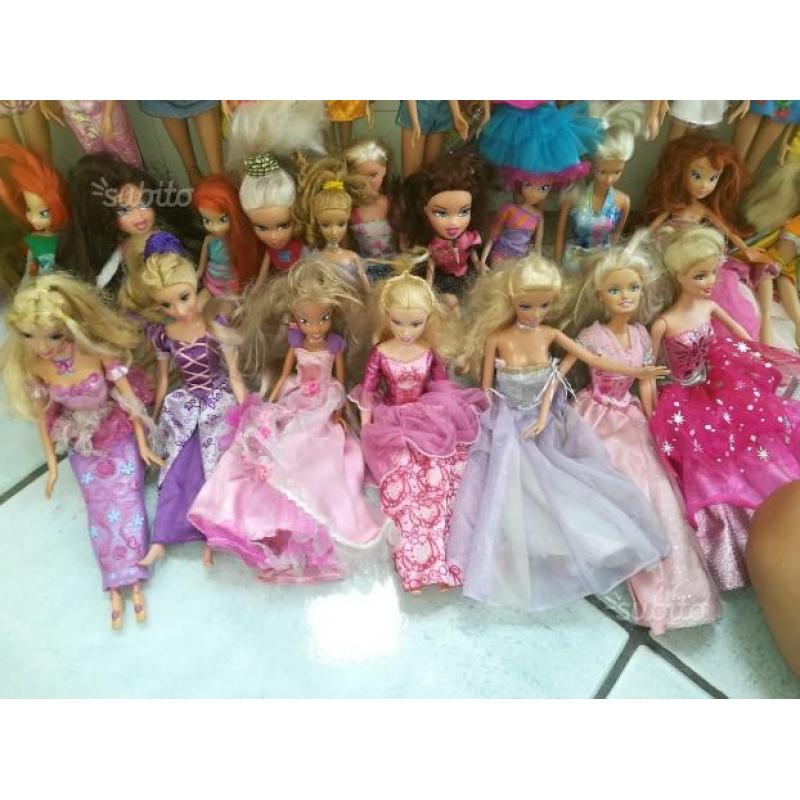 Bambolle varie originali Barbie Winx e bratz